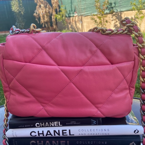 Chanel 19 - Picture 6 of 16